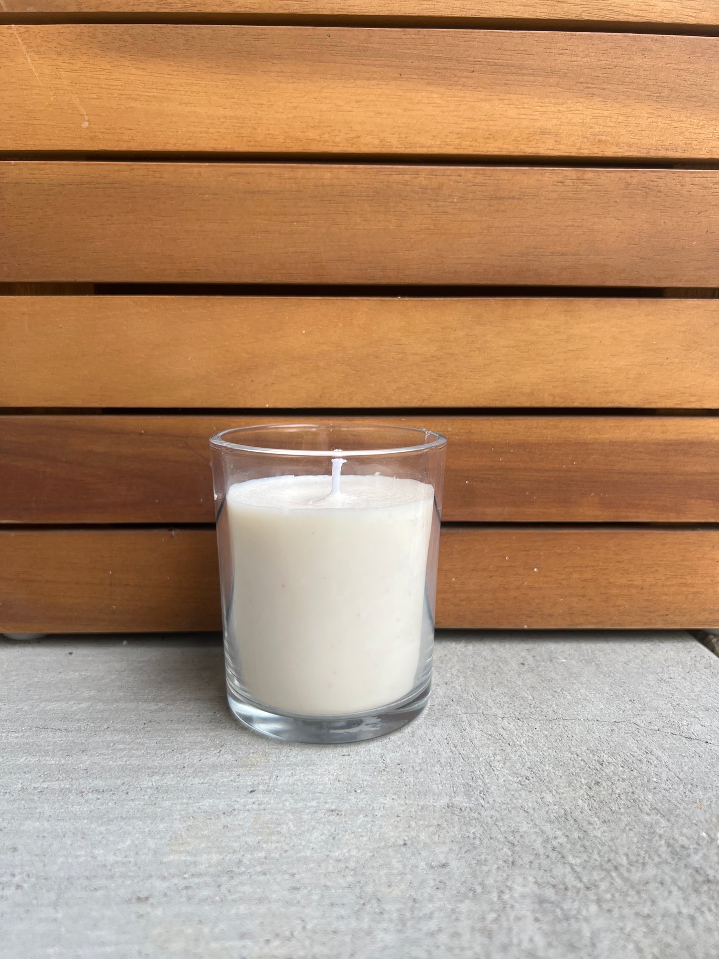 Almond macaroon candle